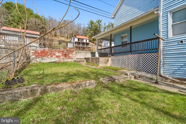 145 E MAIN ST, Hancock, MD 21750