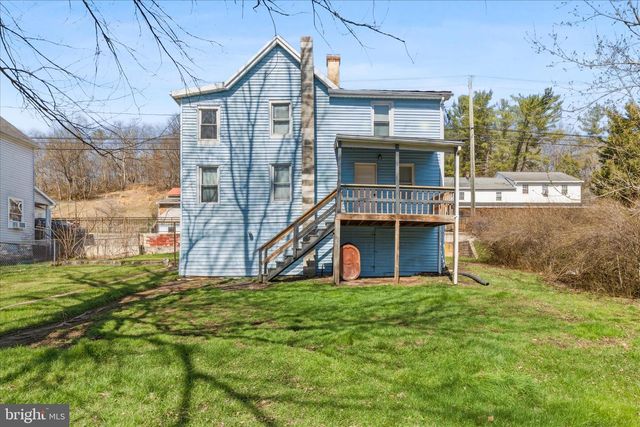 145 E MAIN ST, Hancock, MD 21750