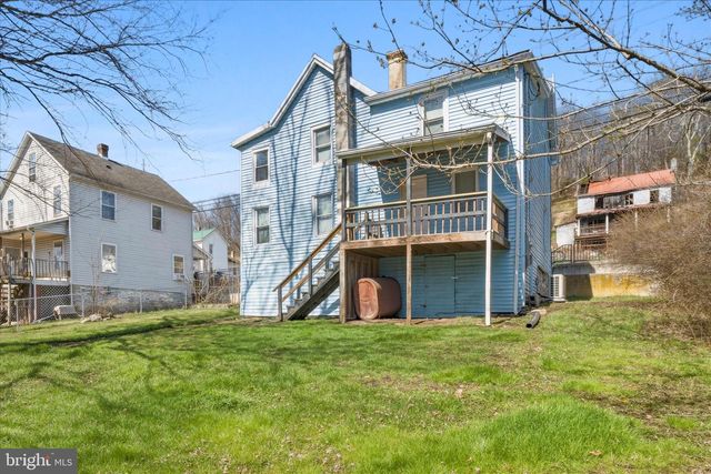 145 E MAIN ST, Hancock, MD 21750