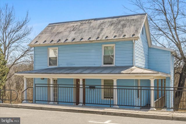 145 E MAIN ST, Hancock, MD 21750