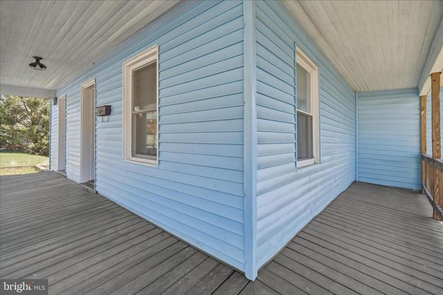 145 E MAIN ST, Hancock, MD 21750