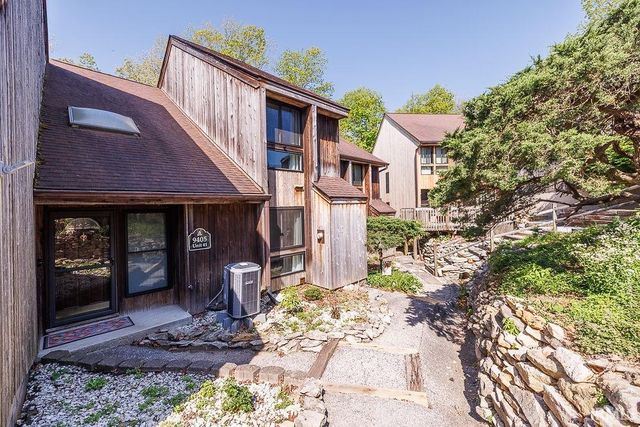 9405 S Pointe LaSalles Drive, Bloomington, IN 47401