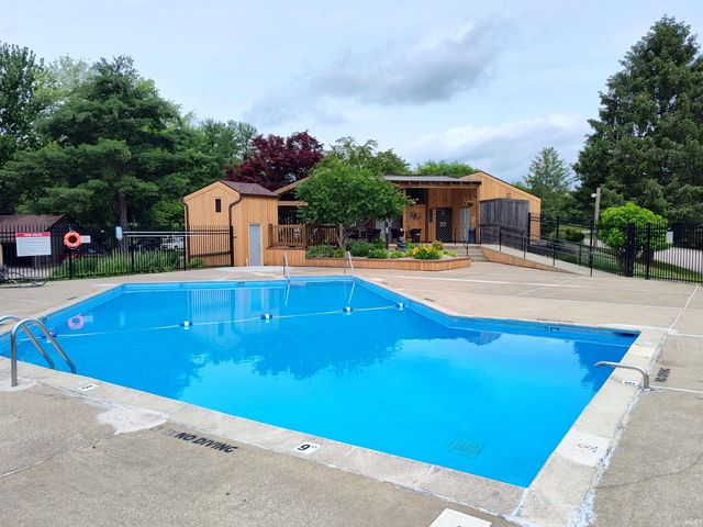 9405 S Pointe LaSalles Drive, Bloomington, IN 47401
