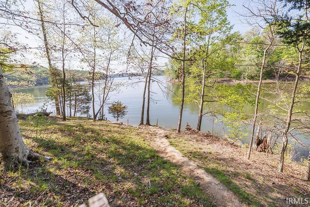 9405 S Pointe LaSalles Drive, Bloomington, IN 47401