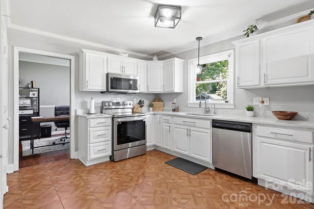 6621 Fair Lawn Road, Charlotte, NC 28215