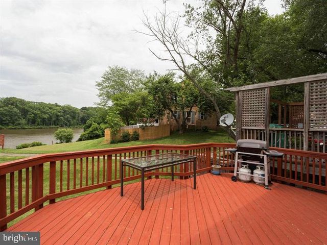 9902 LAKEPOINTE DR, Burke, VA 22015