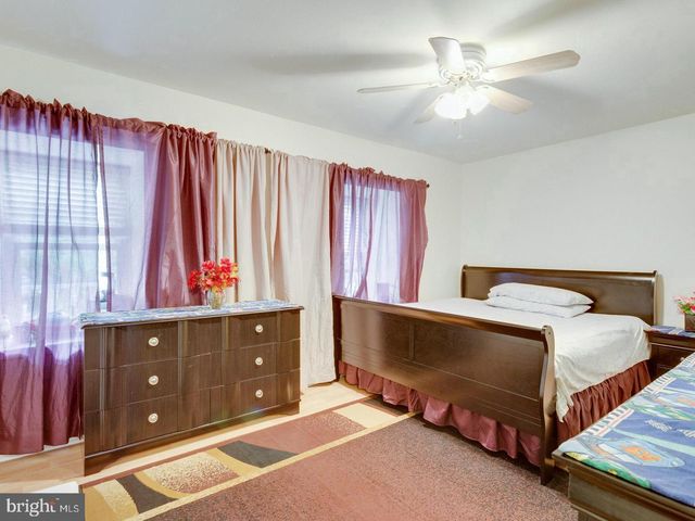 9902 LAKEPOINTE DR, Burke, VA 22015
