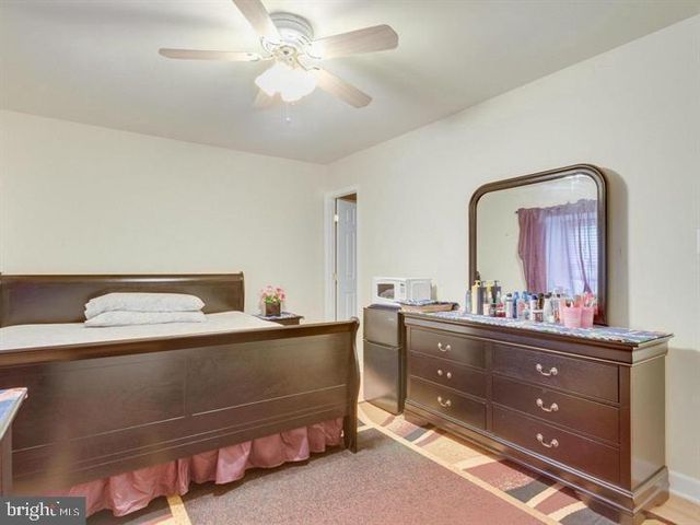 9902 LAKEPOINTE DR, Burke, VA 22015