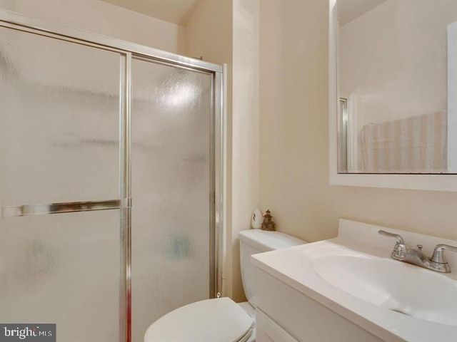 9902 LAKEPOINTE DR, Burke, VA 22015