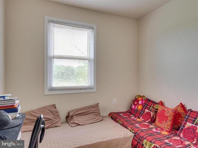 9902 LAKEPOINTE DR, Burke, VA 22015