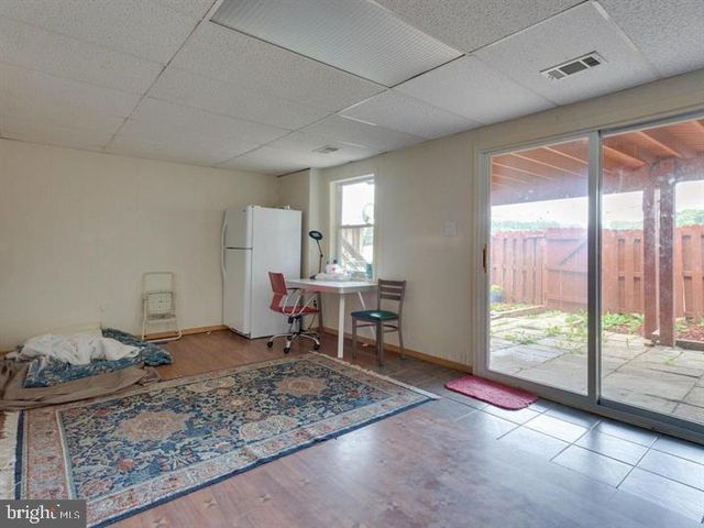 9902 LAKEPOINTE DR, Burke, VA 22015