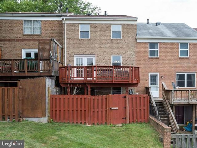9902 LAKEPOINTE DR, Burke, VA 22015