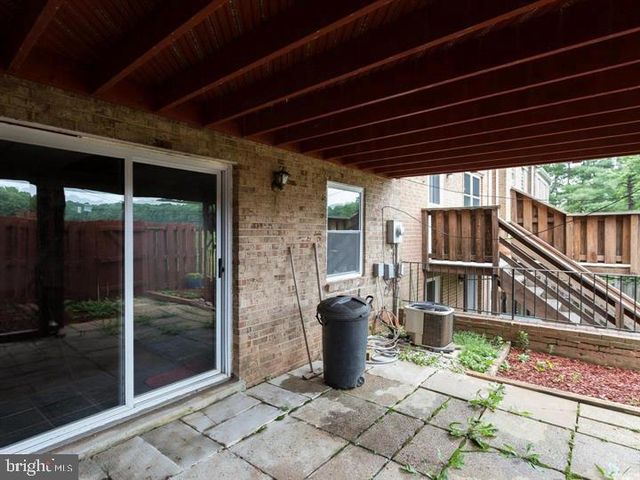 9902 LAKEPOINTE DR, Burke, VA 22015