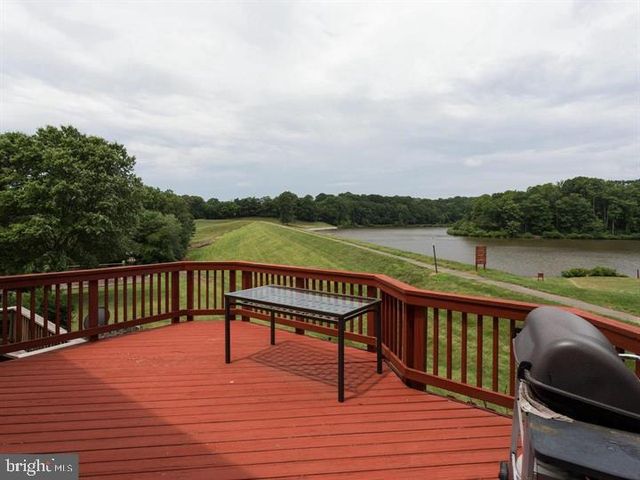 9902 LAKEPOINTE DR, Burke, VA 22015