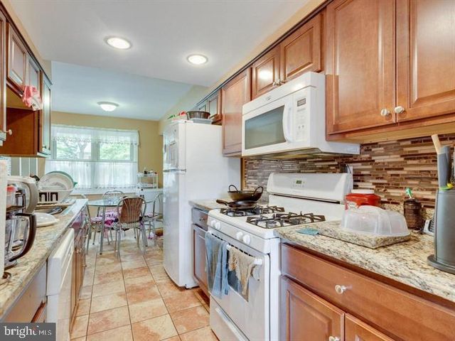 9902 LAKEPOINTE DR, Burke, VA 22015