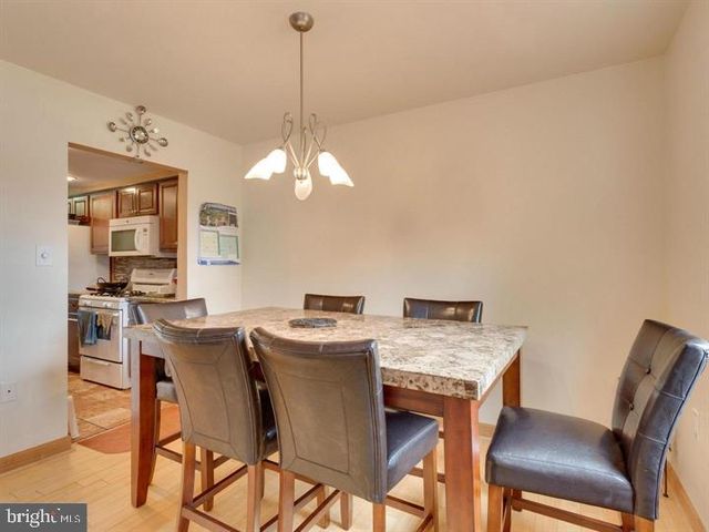 9902 LAKEPOINTE DR, Burke, VA 22015