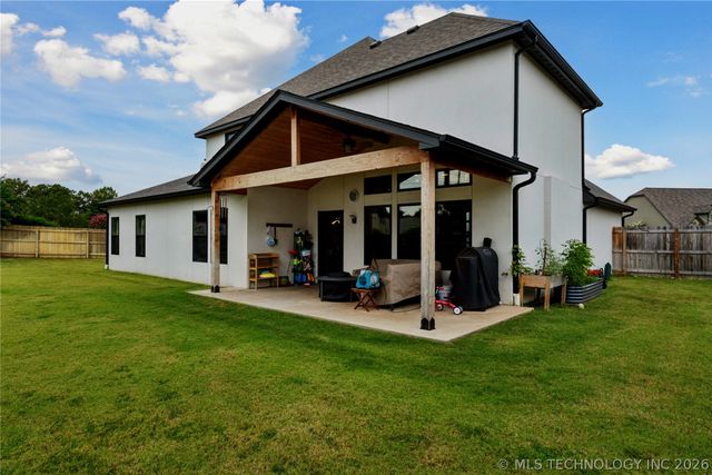 9248 E 80th Place, Tulsa, OK 74133