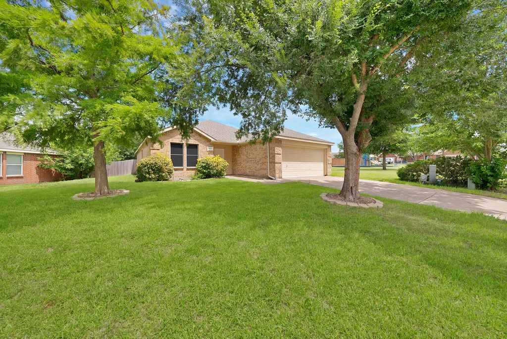 1002 Manassas Drive, Forney, TX 75126