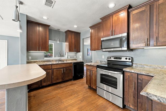 2530 W Elm Street, Denison, TX 75020