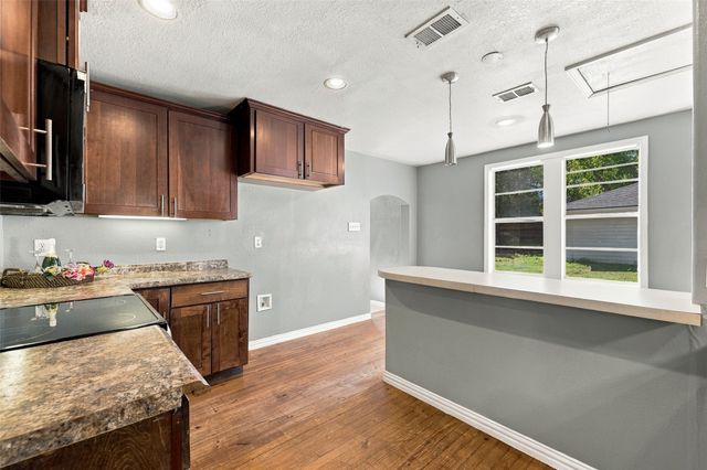 2530 W Elm Street, Denison, TX 75020