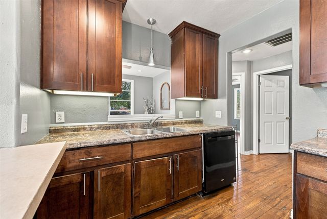 2530 W Elm Street, Denison, TX 75020