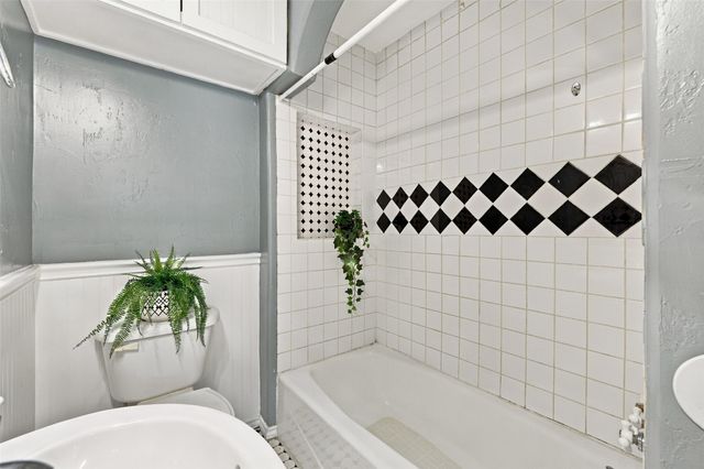 2530 W Elm Street, Denison, TX 75020