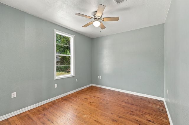 2530 W Elm Street, Denison, TX 75020