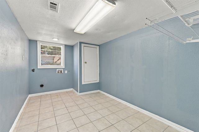 2530 W Elm Street, Denison, TX 75020