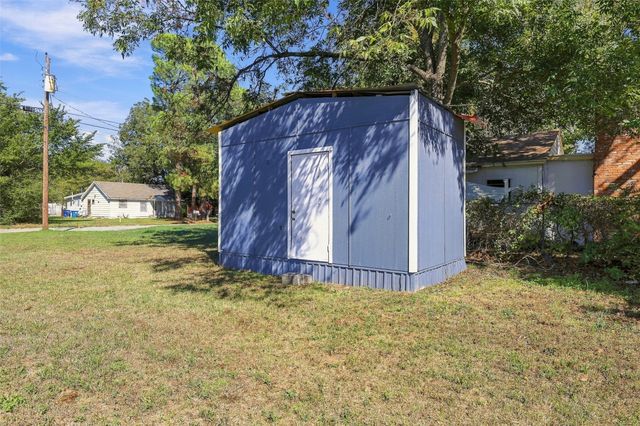 2530 W Elm Street, Denison, TX 75020