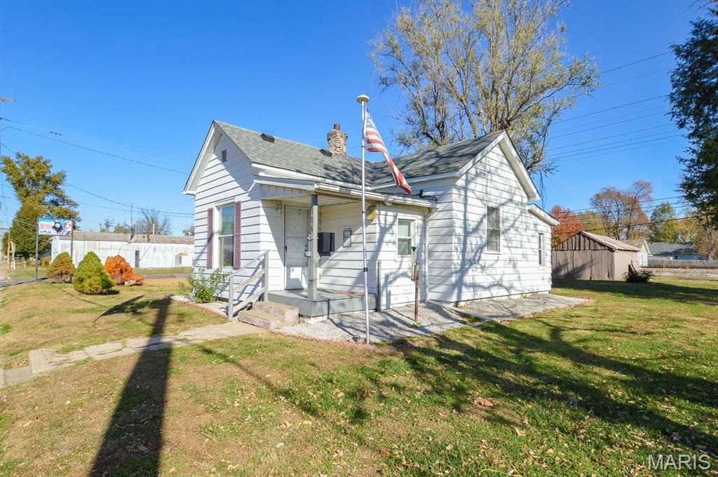 114 N Delmar Avenue, Hartford, IL 62048