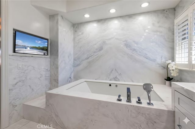2401 Clay, Newport Beach, CA 92663