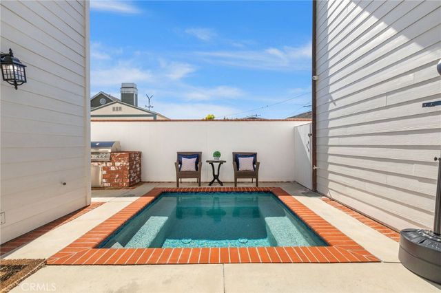 2401 Clay, Newport Beach, CA 92663