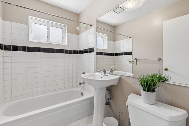 140 Green Bay Road 2W, Glencoe, IL 60022