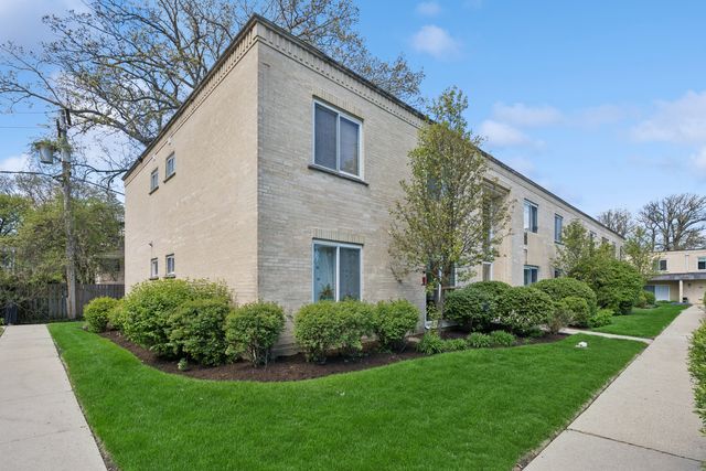 140 Green Bay Road 2W, Glencoe, IL 60022