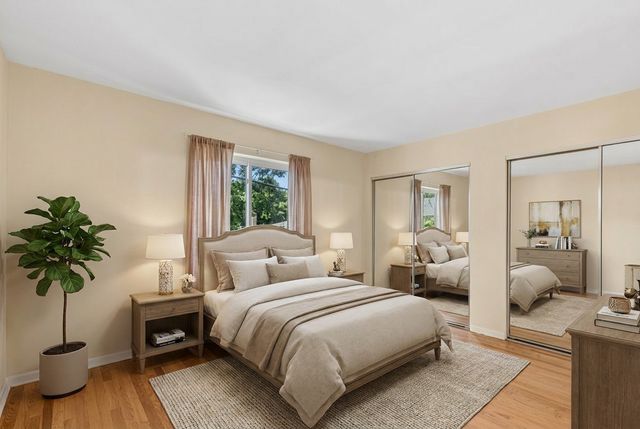 140 Green Bay Road 2W, Glencoe, IL 60022