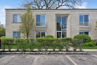 140 Green Bay Road 2W, Glencoe, IL 60022