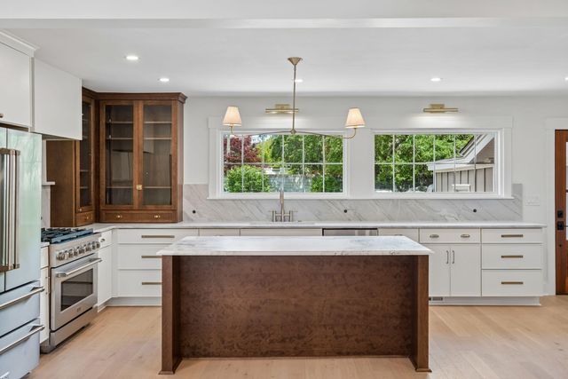 2 Gadsden Street B, Charleston, SC 29401