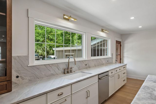 2 Gadsden Street B, Charleston, SC 29401