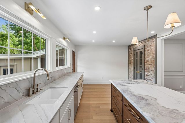 2 Gadsden Street B, Charleston, SC 29401