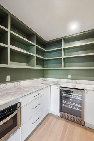 2 Gadsden Street B, Charleston, SC 29401
