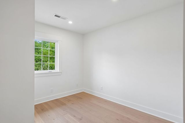 2 Gadsden Street B, Charleston, SC 29401