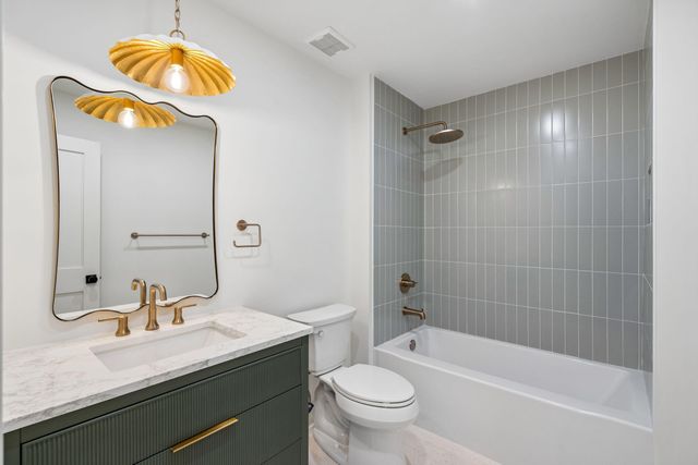 2 Gadsden Street B, Charleston, SC 29401