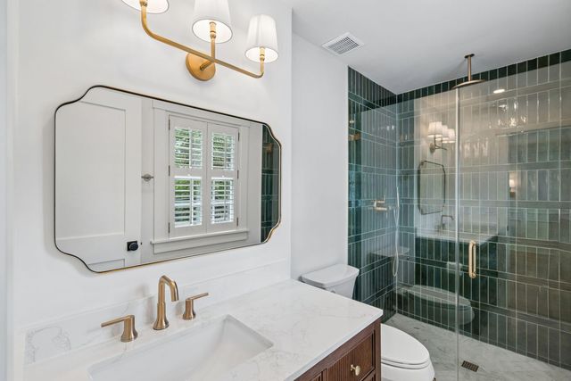 2 Gadsden Street B, Charleston, SC 29401
