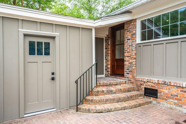 2 Gadsden Street B, Charleston, SC 29401