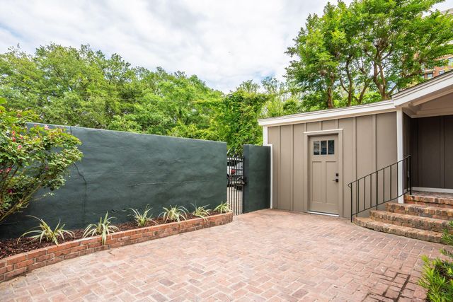 2 Gadsden Street B, Charleston, SC 29401