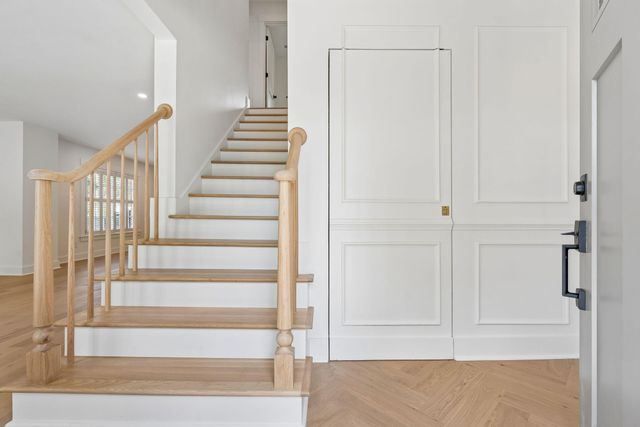 2 Gadsden Street B, Charleston, SC 29401
