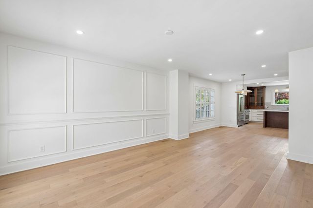 2 Gadsden Street B, Charleston, SC 29401