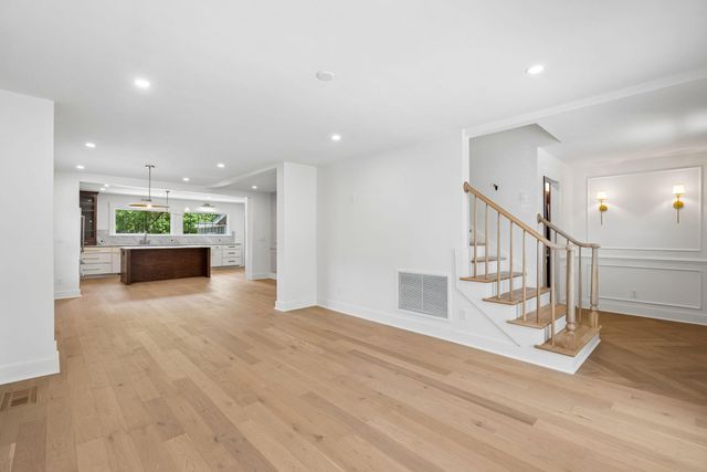 2 Gadsden Street B, Charleston, SC 29401