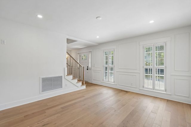 2 Gadsden Street B, Charleston, SC 29401