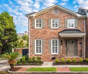 2 Gadsden Street B, Charleston, SC 29401